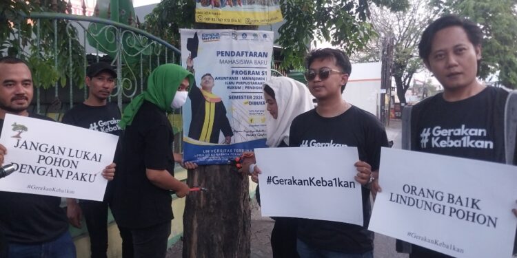 Pemuda Sidoarjo Ajak Masyarakat Lindungi Pohon dari Reklame Berpaku