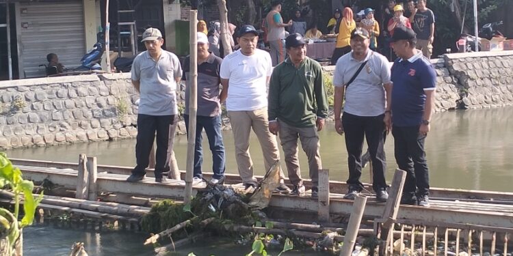 Bersihkan Sungai Pelayaran dan Alun-Alun Antisipasi Banjir Jelang Musim Hujan