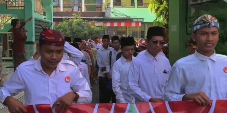 Tampilkan Pakaian Adat dari Sabang sampai Merauke