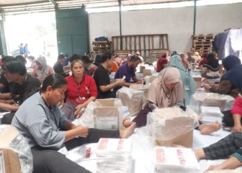 Sortir dan Lipat Sebanyak 1.519.796 Surat Suara Sidoarjo