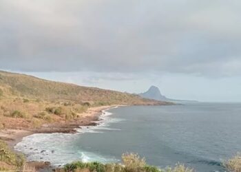 Pesona Pantai Wisata Pasir Putih Repi Kabupaten Manggarai Barat NTT