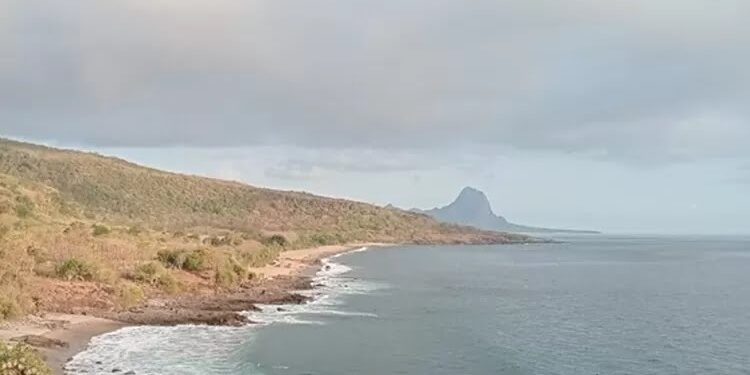 Pesona Pantai Wisata Pasir Putih Repi Kabupaten Manggarai Barat NTT
