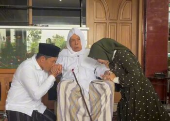 Doa Pengasuh Ponpes Al Falah Ploso KH. Nurul Huda Djazuli untuk Subandi – Mimik