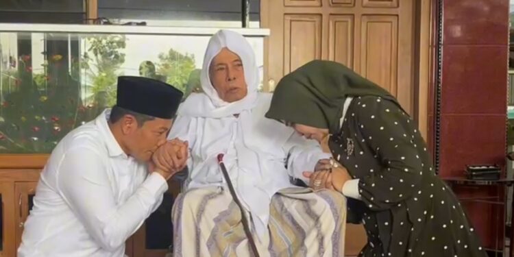 Doa Pengasuh Ponpes Al Falah Ploso KH. Nurul Huda Djazuli untuk Subandi – Mimik