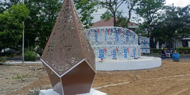 Hiasi Jalan Pahlawan dengan Ornamen Udeng Pacul Gowang