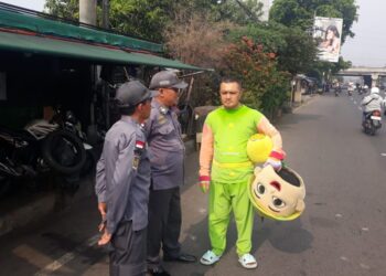 Satpol PP Temui Badut Jalanan, Minta Agar Tidak Mengamen