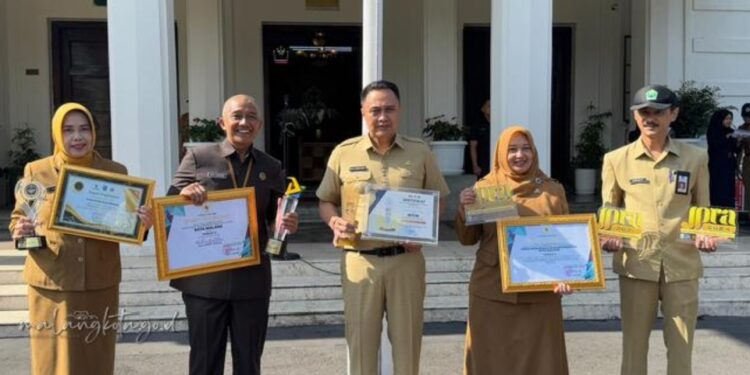 Panen Penghargaan, Pj. Wali Kota Malang Ajak Kuatkan Pelayanan Publik