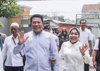 Subandi Nyoblos Bareng Keluarga, Target Menang 75 Persen