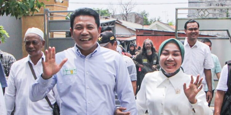 Subandi Nyoblos Bareng Keluarga, Target Menang 75 Persen