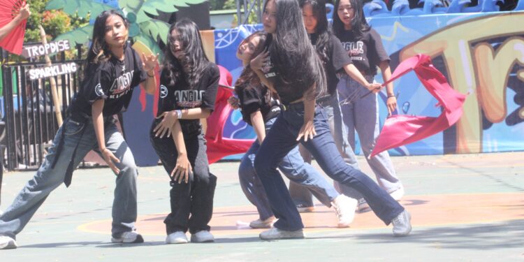 Diesnataliss ke 41, SMAN 1 Krembung Terbitkan Buku Biografi Para Alumni