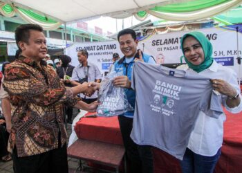 Temui Ratusan Pedagang Pasar Krian, Subandi – Mimik Terima Banyak Aspirasi