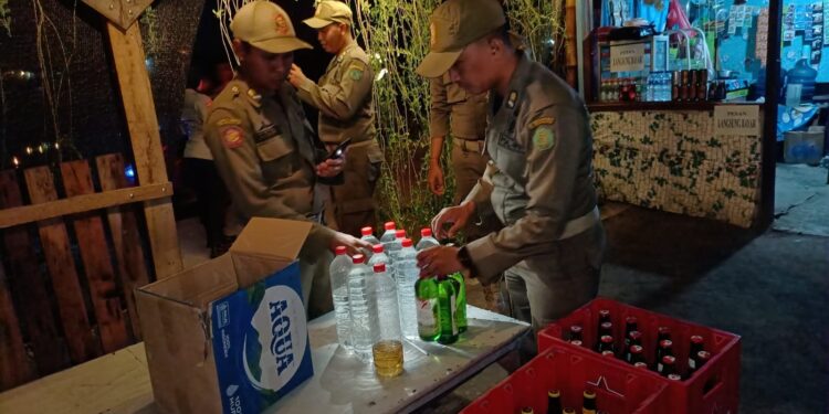 Tertibkan 12 Warkop Jualan Miras di Tarik