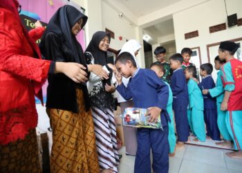 Pahlawan SMP Al Muslim Berbagi Kebahagiaan Terhadap Sesama