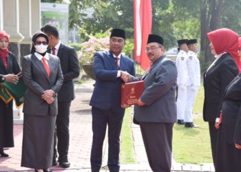 Hari Pahlawan, PNS Sidoarjo Terima Tanda Kehormatan Satyalencana Karya Satya Dari Presiden RI