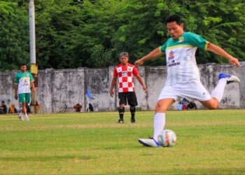 Cabup Sidoarjo Subandi Cetak Gol, Menang di Hati Masyarakat Sidoarjo
