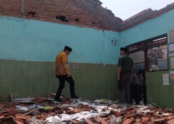 Komisi D DPRD Sidoarjo Sidak Sekolah Rusak di Sedati