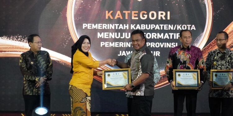 Berhasil Raih Penghargaan KI Award 2024, Pemkab Sidoarjo Menuju Informatif