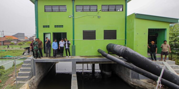 Plt Bupati Sidoarjo Subandi Sidak Titik Rawan Banjir, Pastikan Pompa Bekerja Optimal