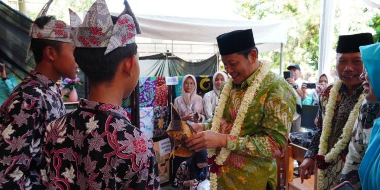 Plt. Bupati Sidoarjo Hadiri Ajang Kreativitas Pentas Seni Kearifan Lokal SMPN 1 Jabon, Angkat Tema “Budayaku Identitasku”