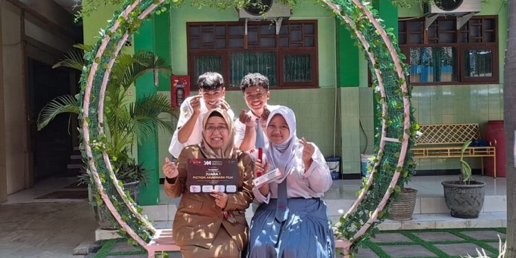 Film pendek berjudul ‘Berrung’ karya siswa SMK Antartika 2 Sidoarjo Berhasil Juara 1 Film Fiksi