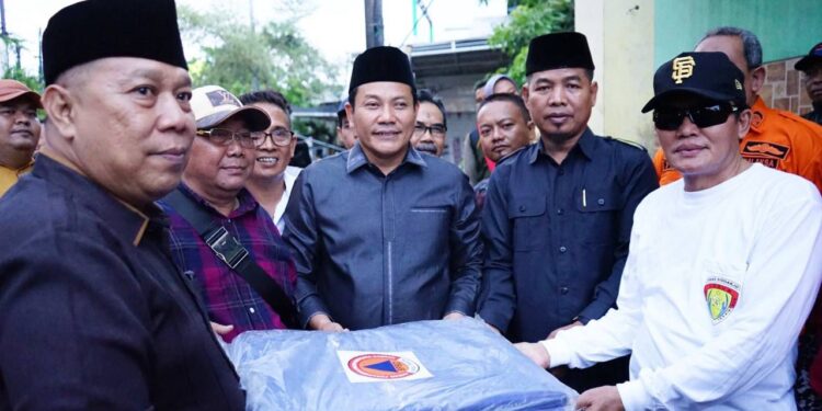 Sidak dan berikan Bantuan untuk Puluhan Korban Puting Beliung di Ngingas Waru