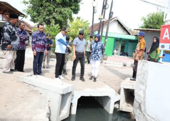 Plt. Bupati Sidoarjo Subandi Sidak Dua Proyek Jalan Betonisasi