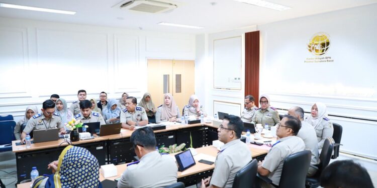 Beri Pengarahan, Menteri Nusron Tekankan Perbaikan dalam Pelayanan Publik