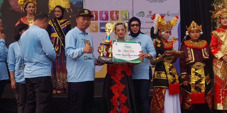 Peringatan Hari Disabilitas Internasional di Sidoarjo, Beri Penghargaan ke Penyandang Disabilitas