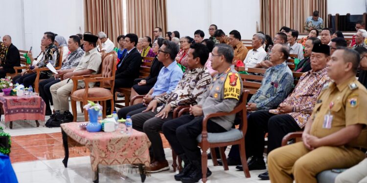 Menteri Nusron Serahkan Sertipikat untuk Gereja yang Berdiri sejak 1968