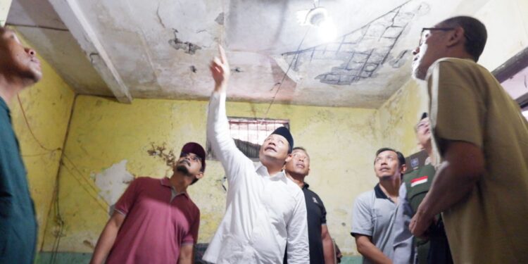 Plt. Bupati Sidoarjo Tinjau RTLH di Desa Sambibulu, Segera Berikan Bantuan Renovasi