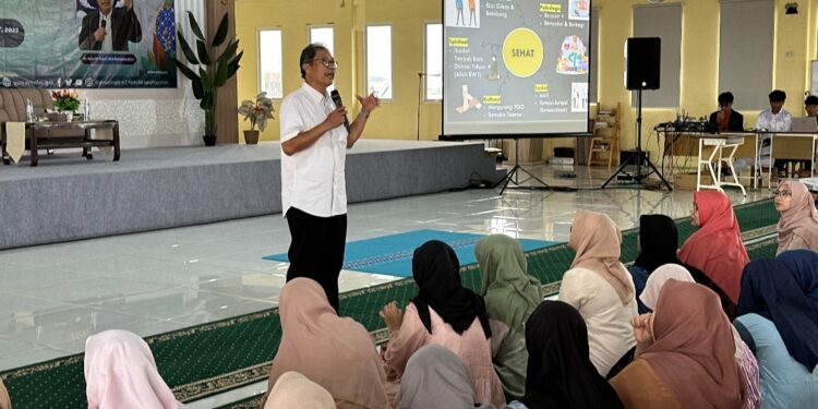 Embracing a Healthy Life for Quality Worship : Tema Peringatan Isra Miraj dan HGN di SMA Al Muslim