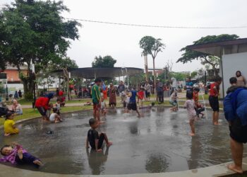 Libur Tahun Baru 2025, Warga Ramai Kunjungi Taman Kota