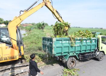 Pemkab Sidoarjo Giatkan Jumat Pagi Dengan Bersih-bersih Sungai
