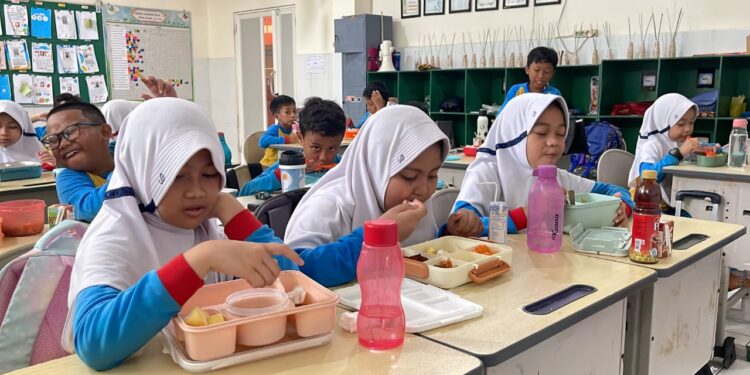 Sehat dan Ceria Dengan Senam dan Sarapan Pagi Bersama di SD Al Muslim