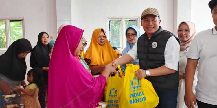 KADIN Sidoarjo Salurkan Bantuan bagi Warga Terdampak Banjir di Kedungbanteng