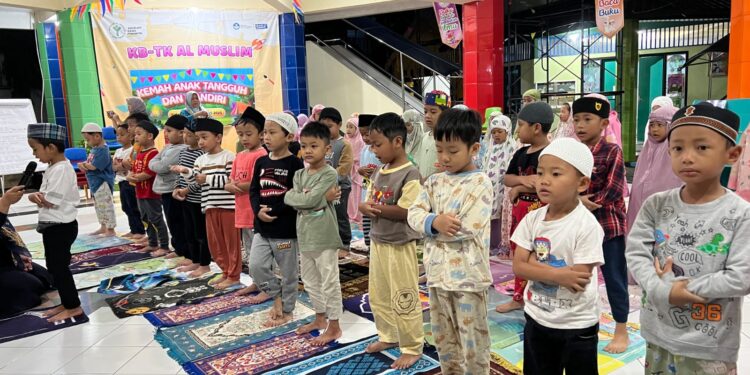 Kegiatan Kemah Anak Tangguh dan Mandiri di KB-TK Al Muslim, “Aku Tangguh dan Mandiri”