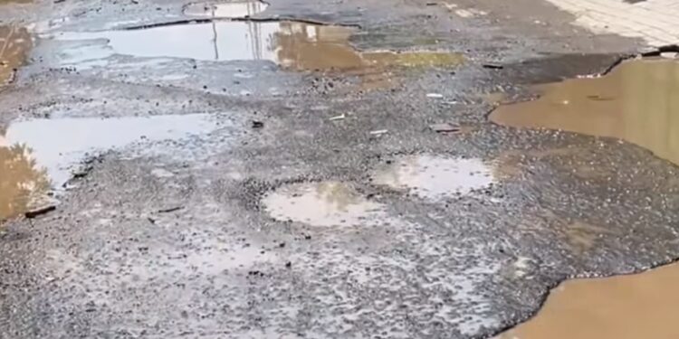 Jalan Kyai Mas Ali Tambak Sumur dan Jalan Industri Sukorejo Rusak, Pemkab Akan Perbaiki