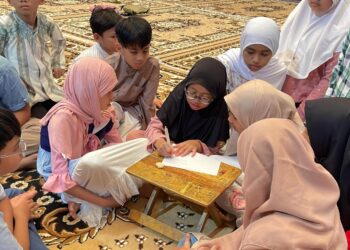 SD Al Muslim Ajak Siswa Berbagi Kebahagiaan Bersama Anak Yatim Piatu Lewat Pondok Ramadan
