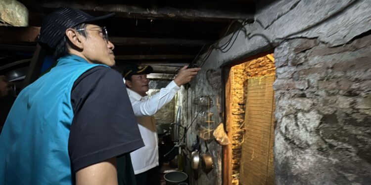 Sidak RTLH di Taman dan Waru, Bupati Sidoarjo Bantu Perbaikan Hunian Bagi Warga Kurang Mampu