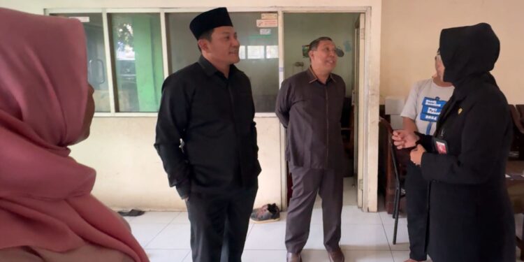 Bupati Subandi Kunjungi Balai Wartawan Sidoarjo, Markas Forwas Diperbaiki