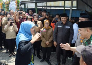 Gubernur Jatim Khofifah dan Bupati Sidoarjo Subandi Takziah ke Korban Tragedi Tanah Longsor Pacet Mojokerto