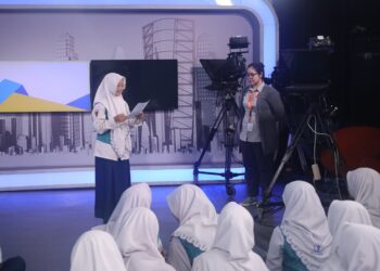 Siswa SMP Al Muslim  Field Trip ke JTV Surabaya Belajar Dunia Pertelevisian