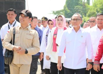 Menko Pangan Zulkifli Hasan Tinjau Koperasi Merah Putih Tambak Rumput Laut Desa Kupang Jabon