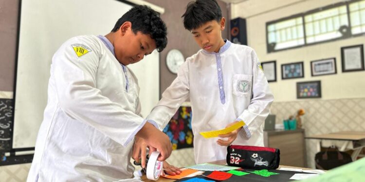 Peringati Hardiknas, SMP Al Muslim Tingkatkan Literasi Siswa lewat Lomba Mading dan Konten Kreatif