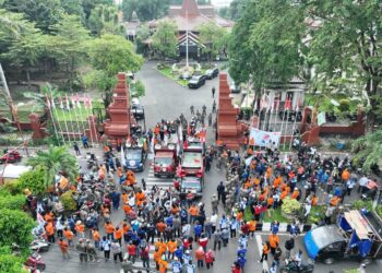 Bupati Sidoarjo Temui Ribuan Buruh dalam Peringatan Mayday 2025