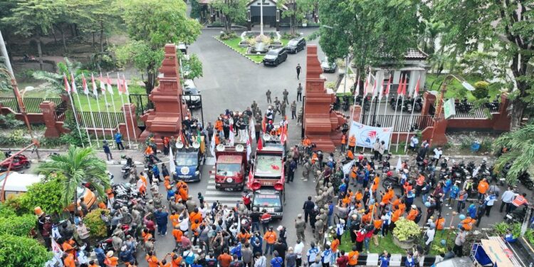 Bupati Sidoarjo Temui Ribuan Buruh dalam Peringatan Mayday 2025