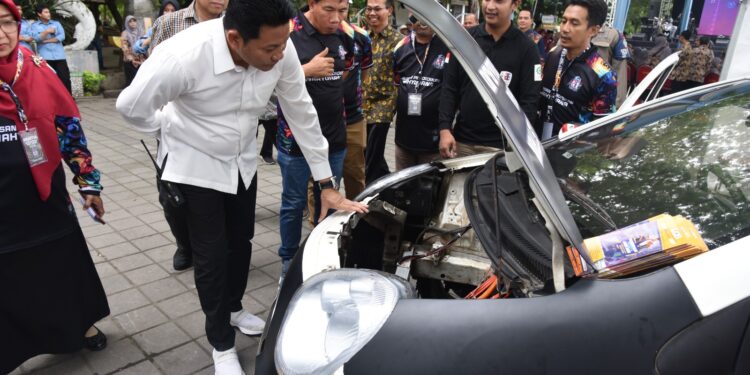 Pamerkan Mobil Listrik hingga Pembangkit Listrik, Bupati Sidoarjo H. Subandi Apresiasi Antartika Fair 2025