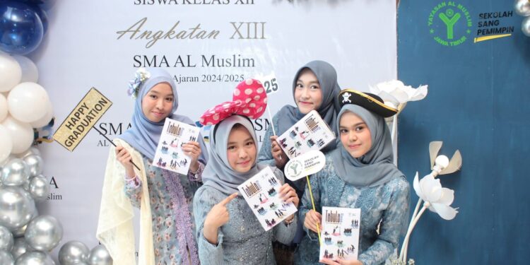 Luncurkan 4 Buku, SMA Al Muslim Lepas Siswa Kelas XII Bertepatan Hari Buku Nasional