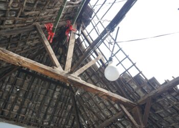 Blusukan ke Balongbendo, Janjikan Renovasi Segera untuk Dua Rumah Nyaris Roboh