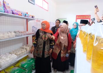 Gubernur Jawa Timur Khofifah Indarparawansa Kunjungi Kesiapan Koperasi Merah Putih Desa Kupang Jabon